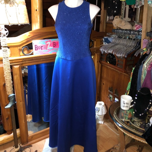 Formal Dress - Absolutely stunning - Picture 9 of 15